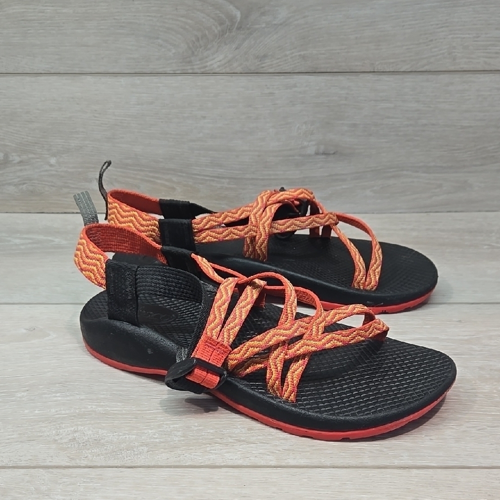 Chaco Women Outdoor Strappy Black& Orange Strappy Sandals Shoes Sz 6